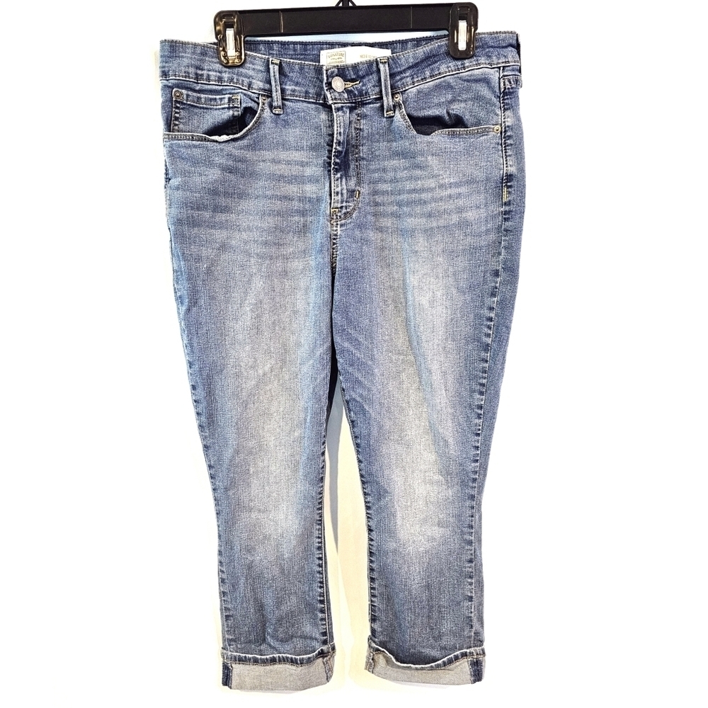 Signature Levi Strauss Size 6 Mid Rise Crop Jeans